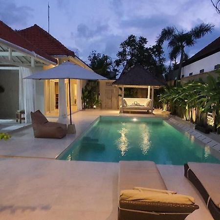 La Dolce Villa Seminyak  Exterior photo